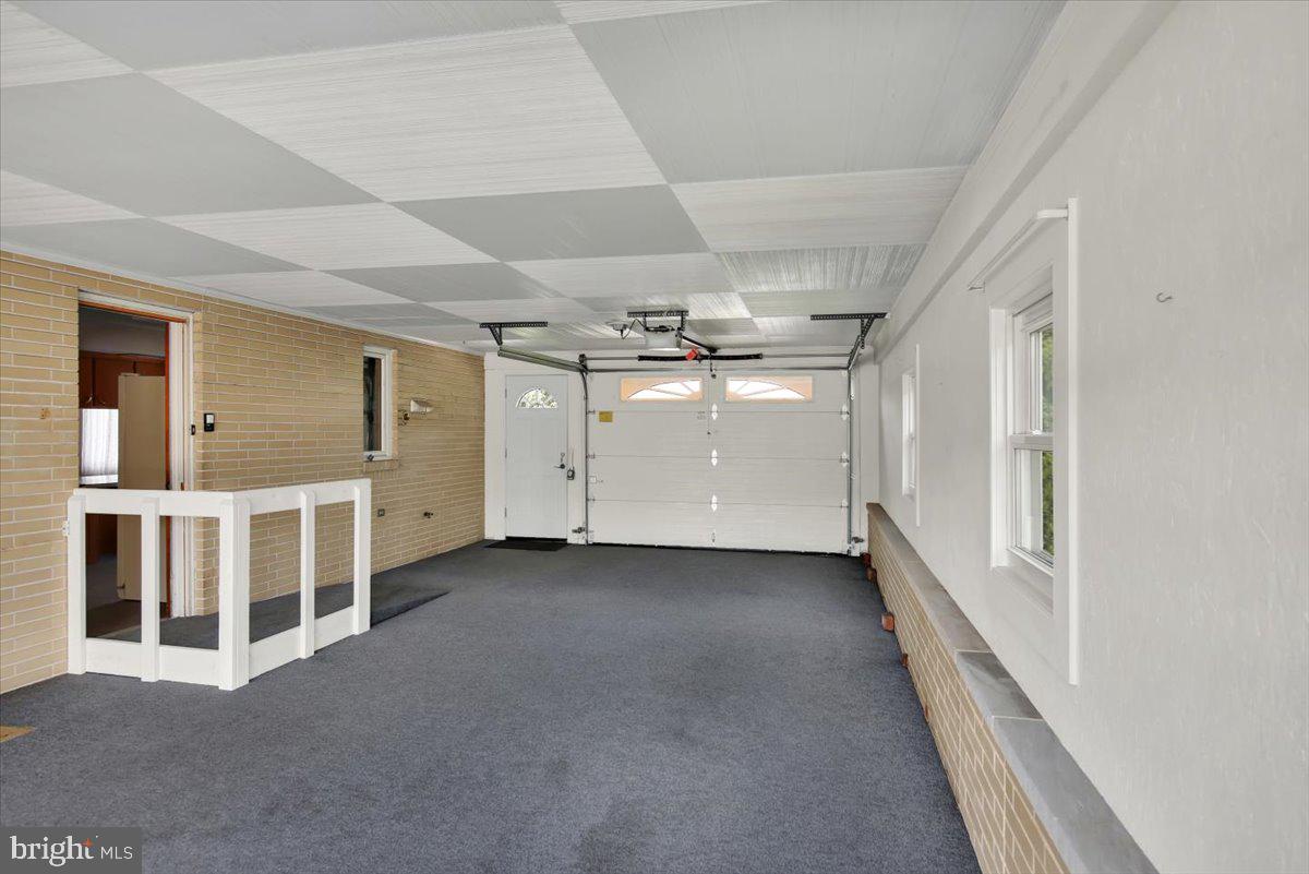 109 W Maple St Property Photo 32