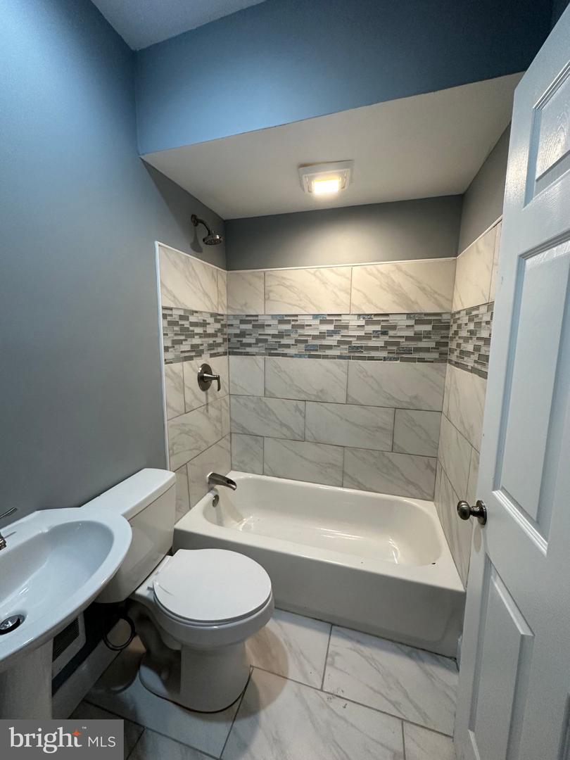 156 W Spruce St Property Photo 6