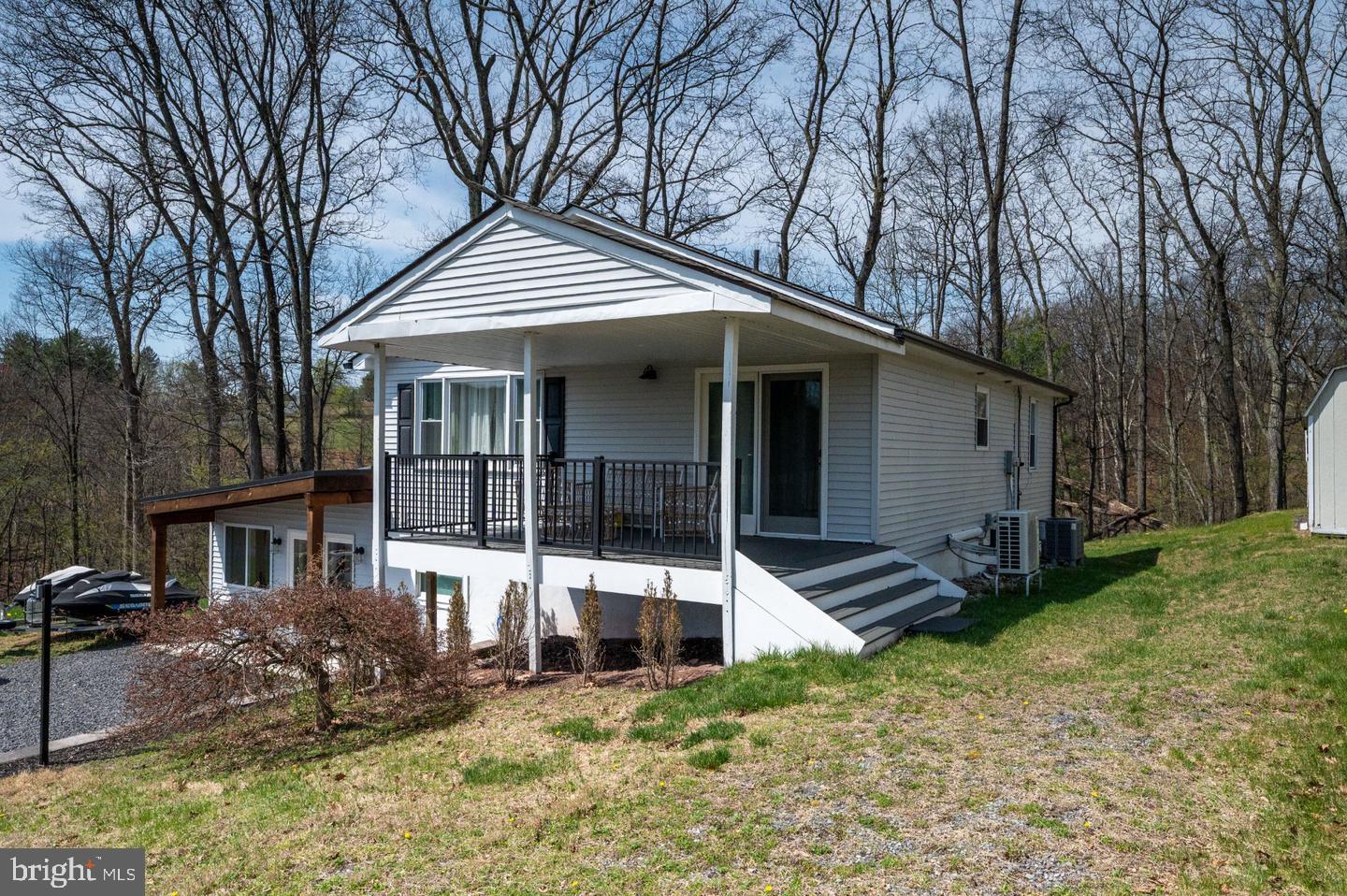 1342 Stag Dr Property Photo 4