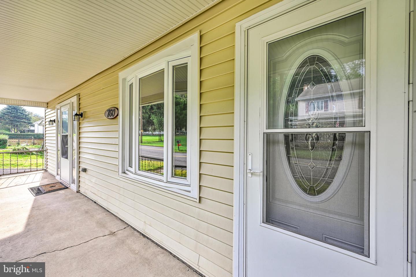 760 Forest Ln Property Photo 6