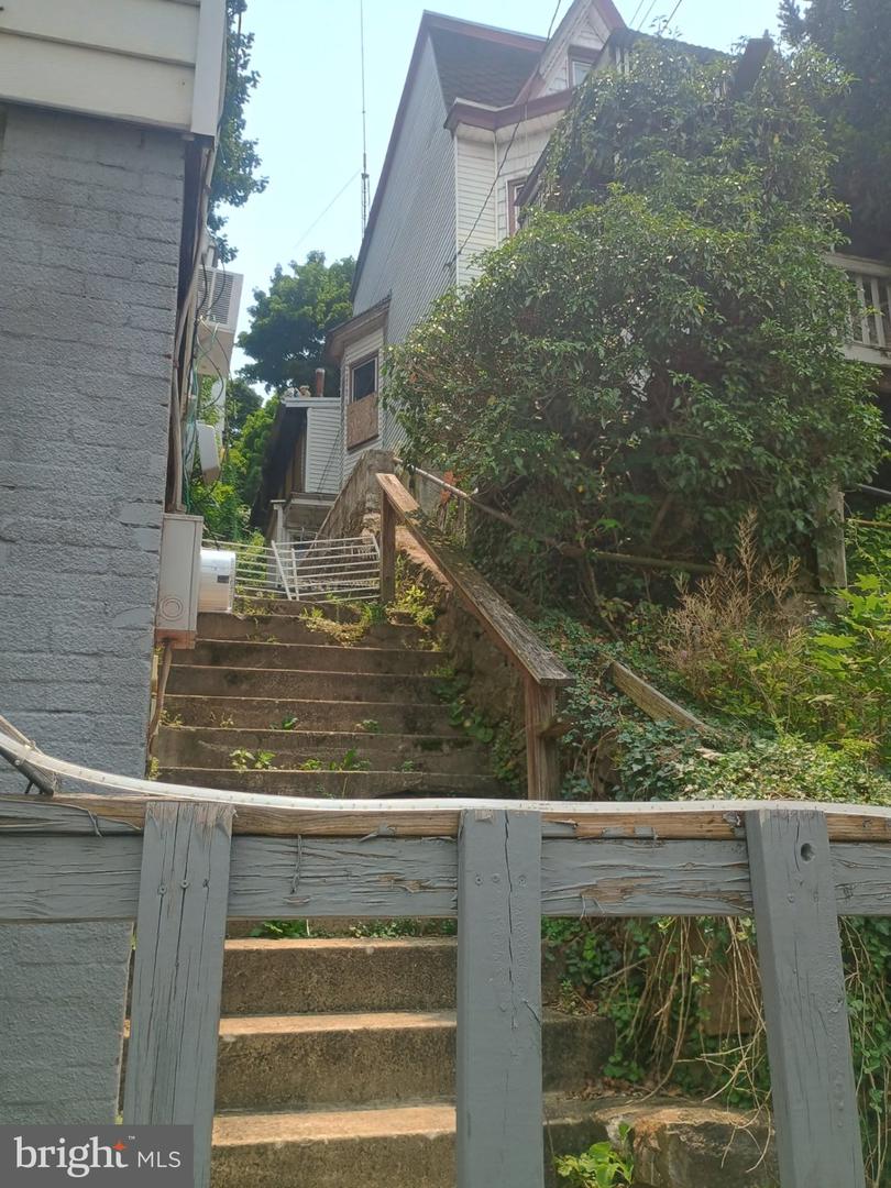 427 E Norwegian St Property Photo 2