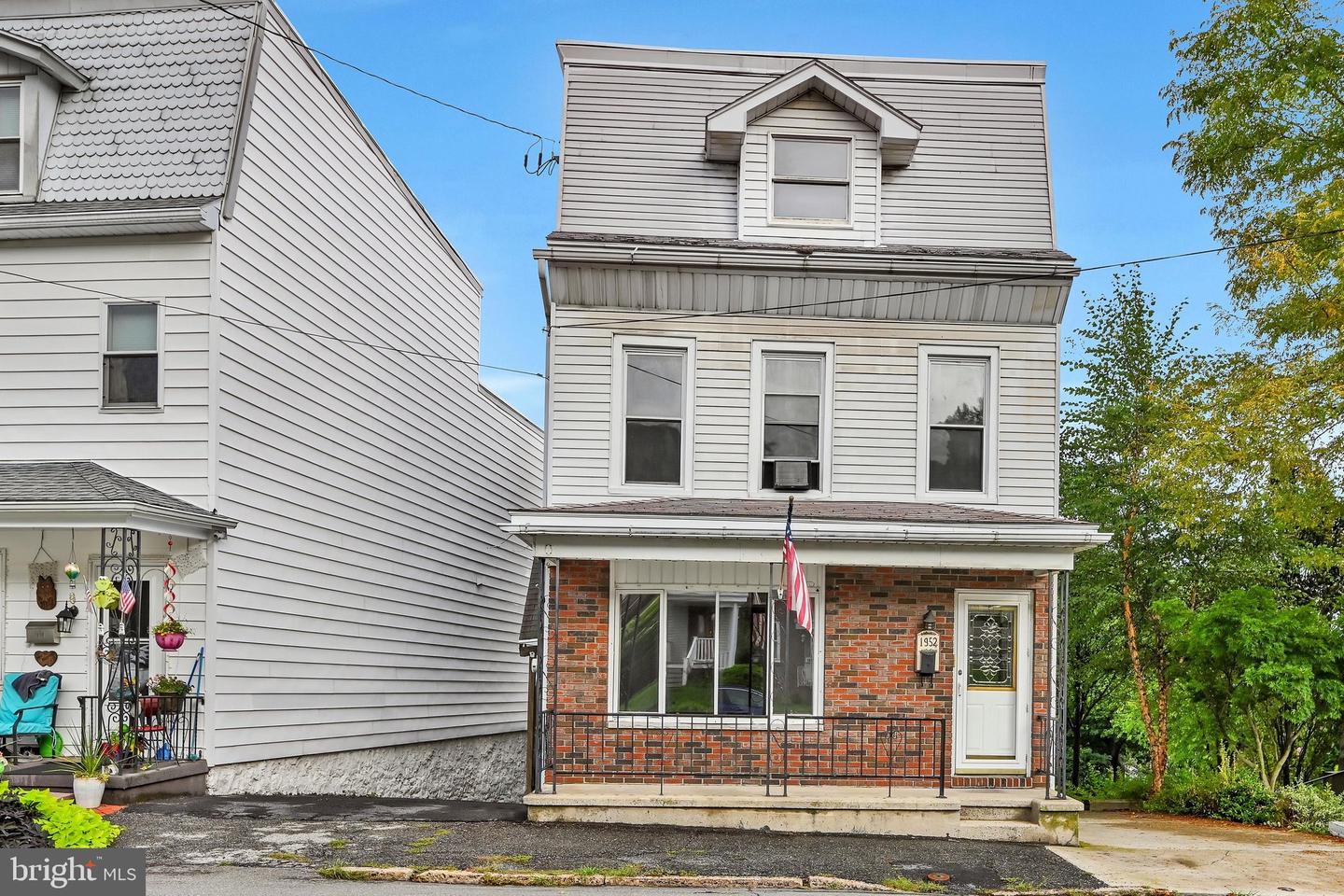 1952 Mahantongo St Property Photo 1