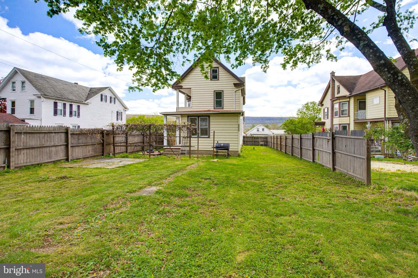 1947 E Grand Ave Property Photo 1
