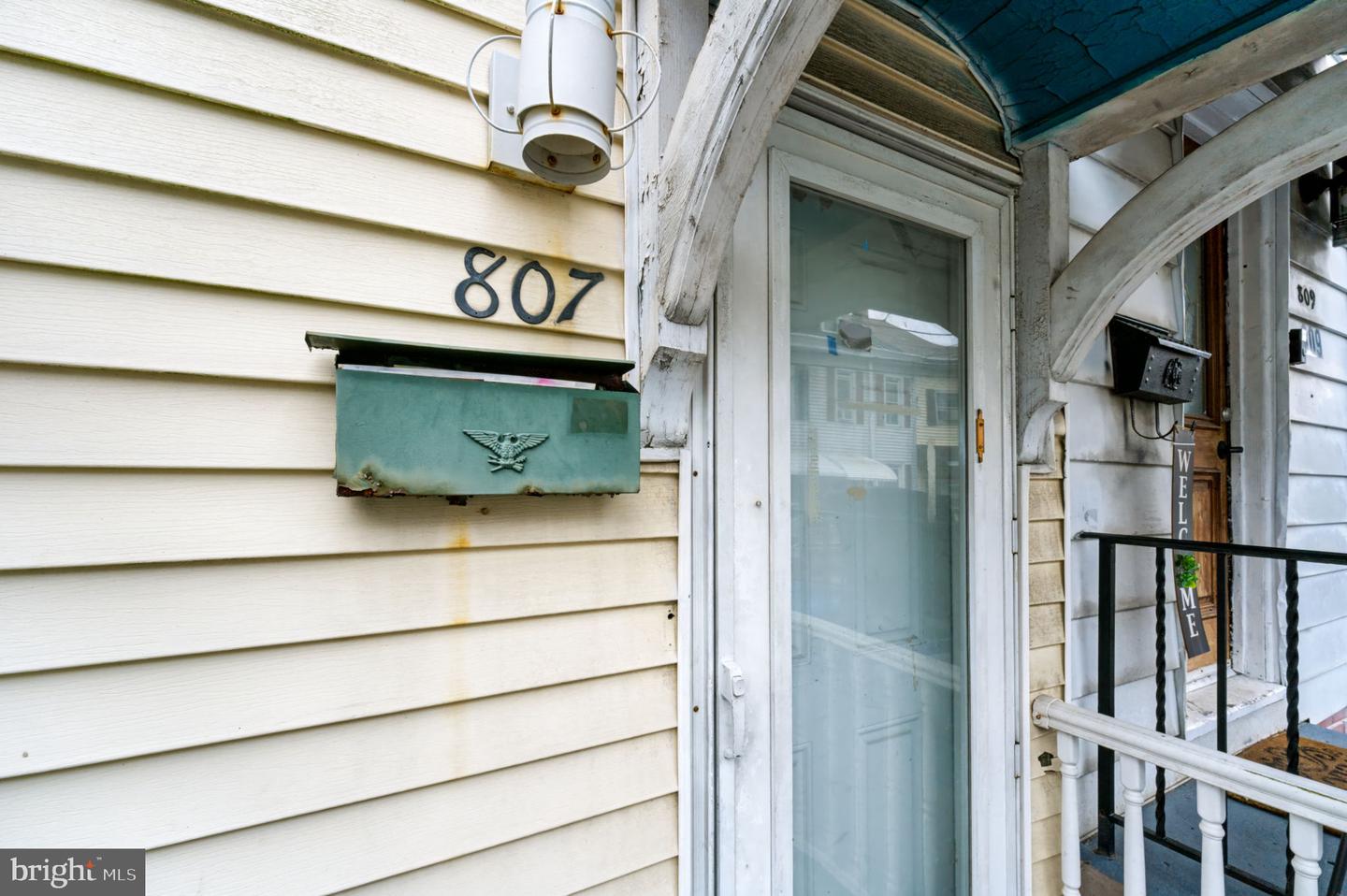 807 W Norwegian St Property Photo 2