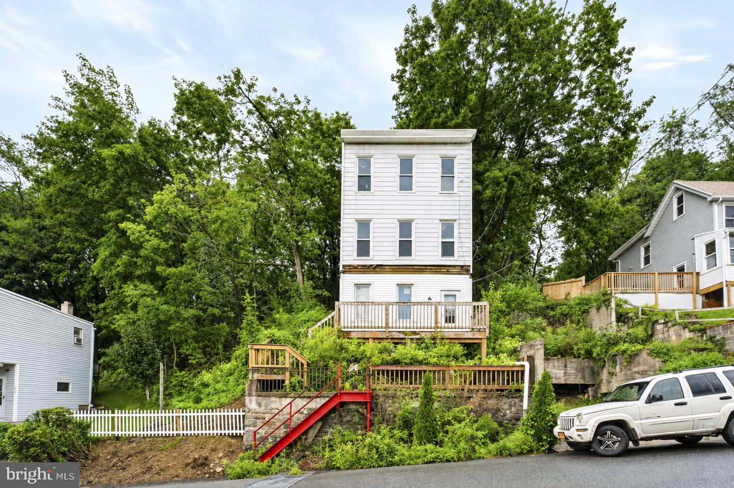 408 FRONT ST Property Photo 1