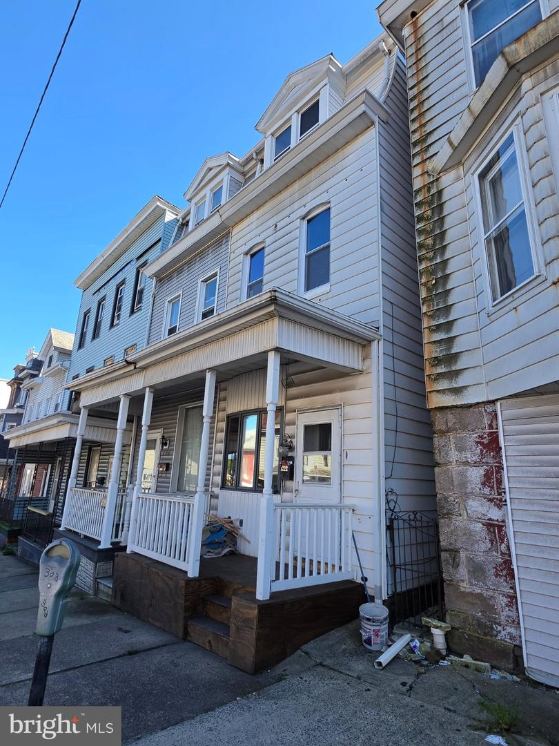 1222 CENTRE ST Property Photo 1