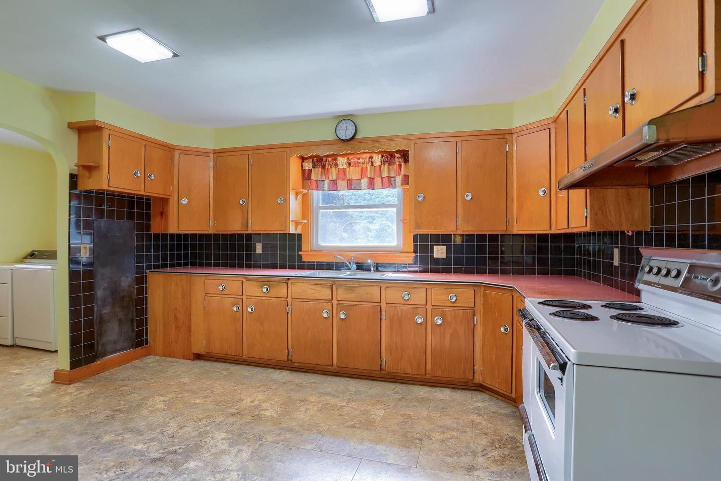 1647 Ridge Rd Property Photo 6
