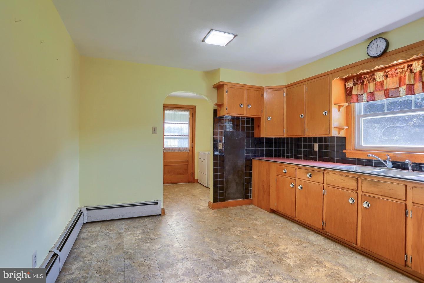 1647 Ridge Rd Property Photo 7