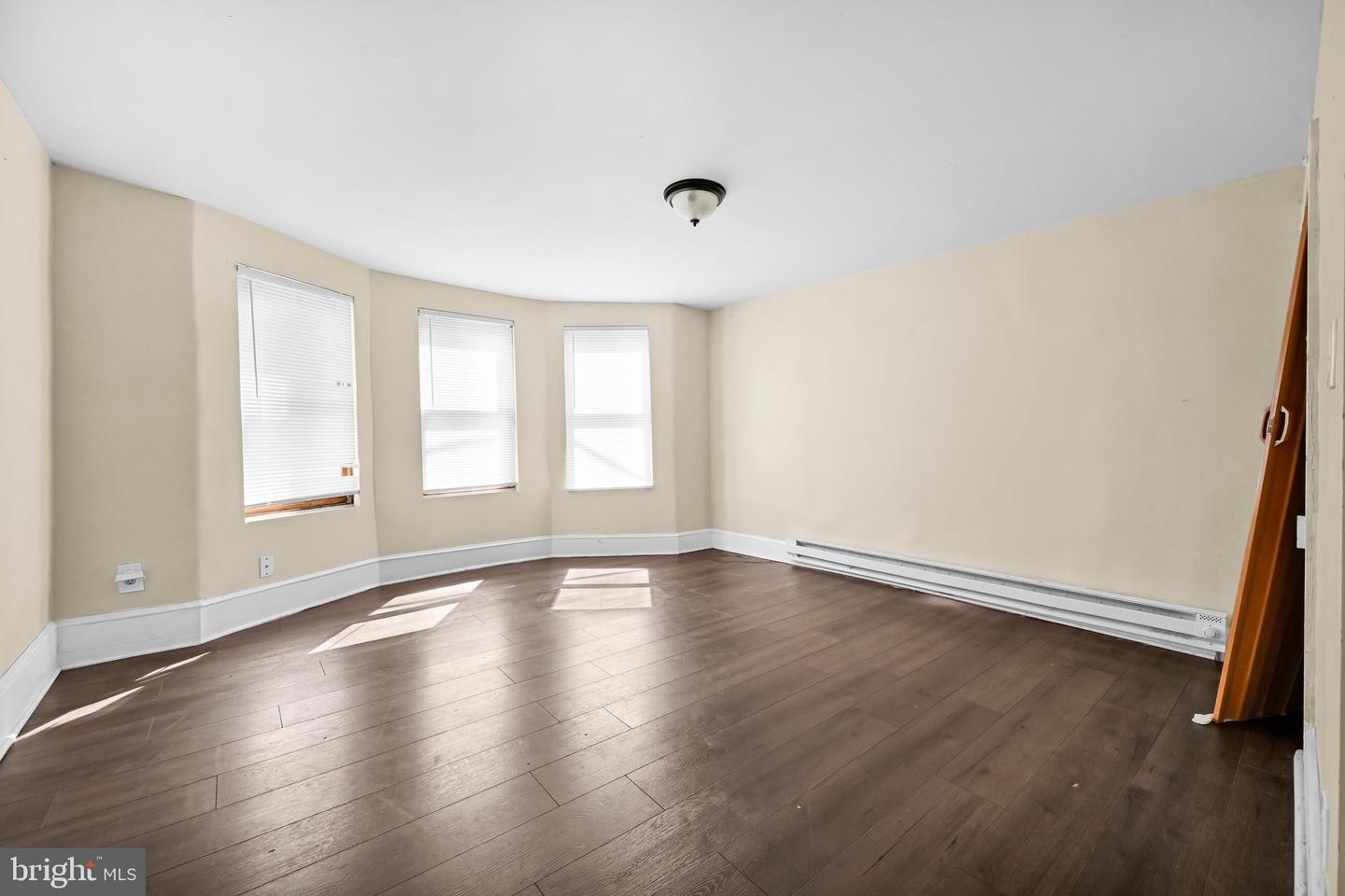 209 W Cherry St Property Photo 16