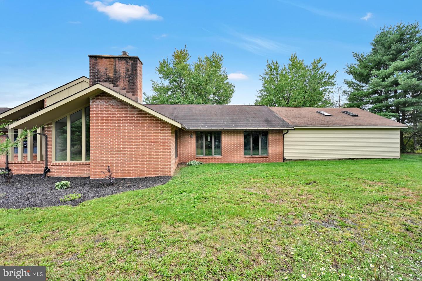 423 Hickory Dr Property Photo 3