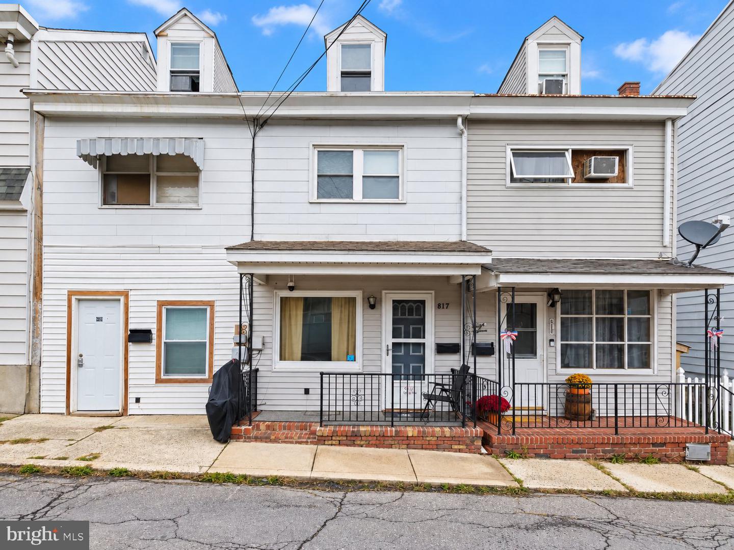 817 MARKET ST Property Photo 1