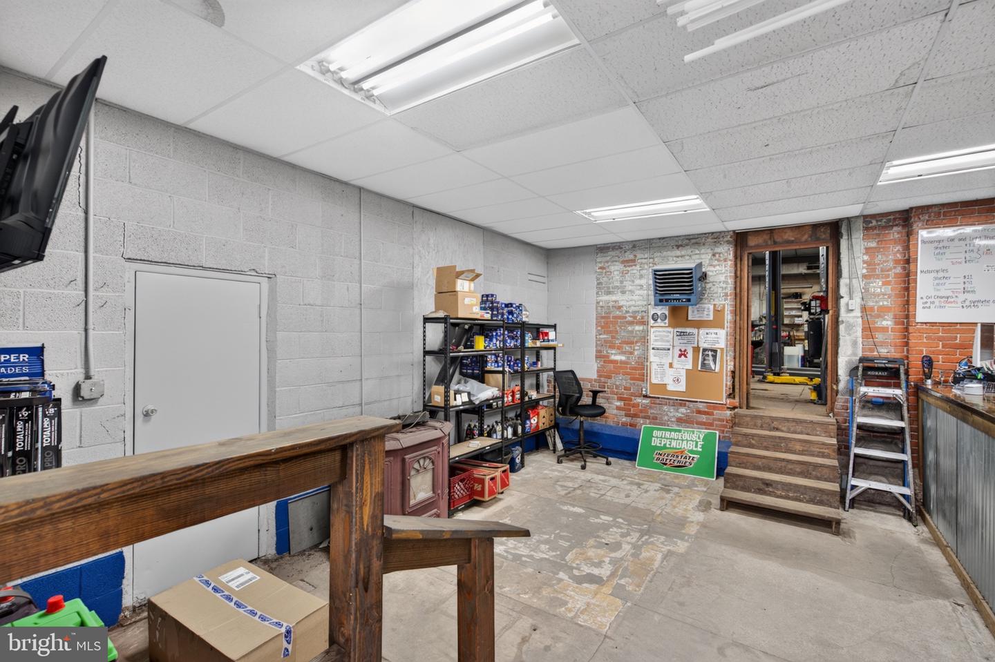 427 E Broad St Property Photo 5