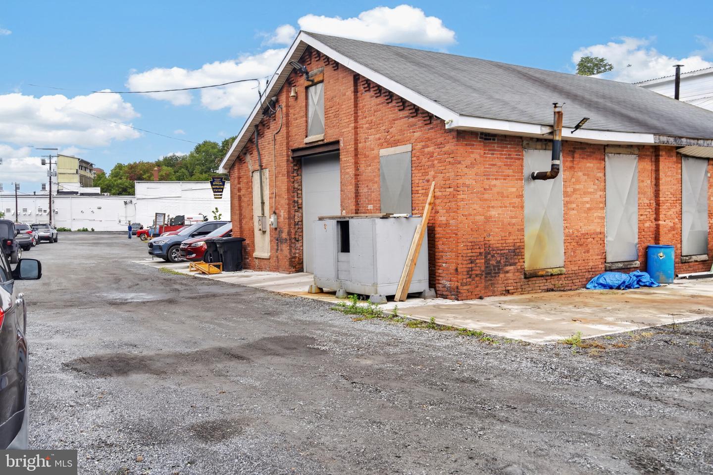 427 E Broad St Property Photo 27