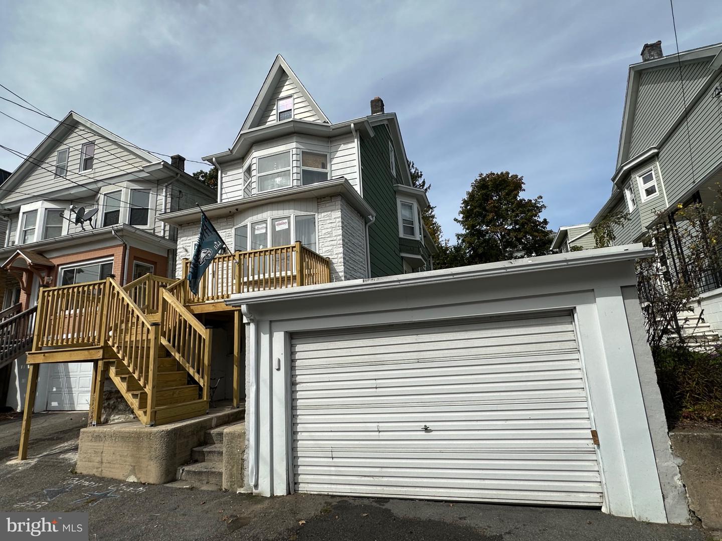 307 INDIANA AVE Property Photo 1