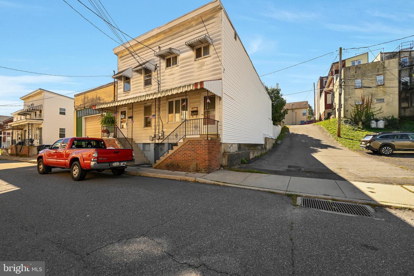 231 LEWIS ST Property Photo 1