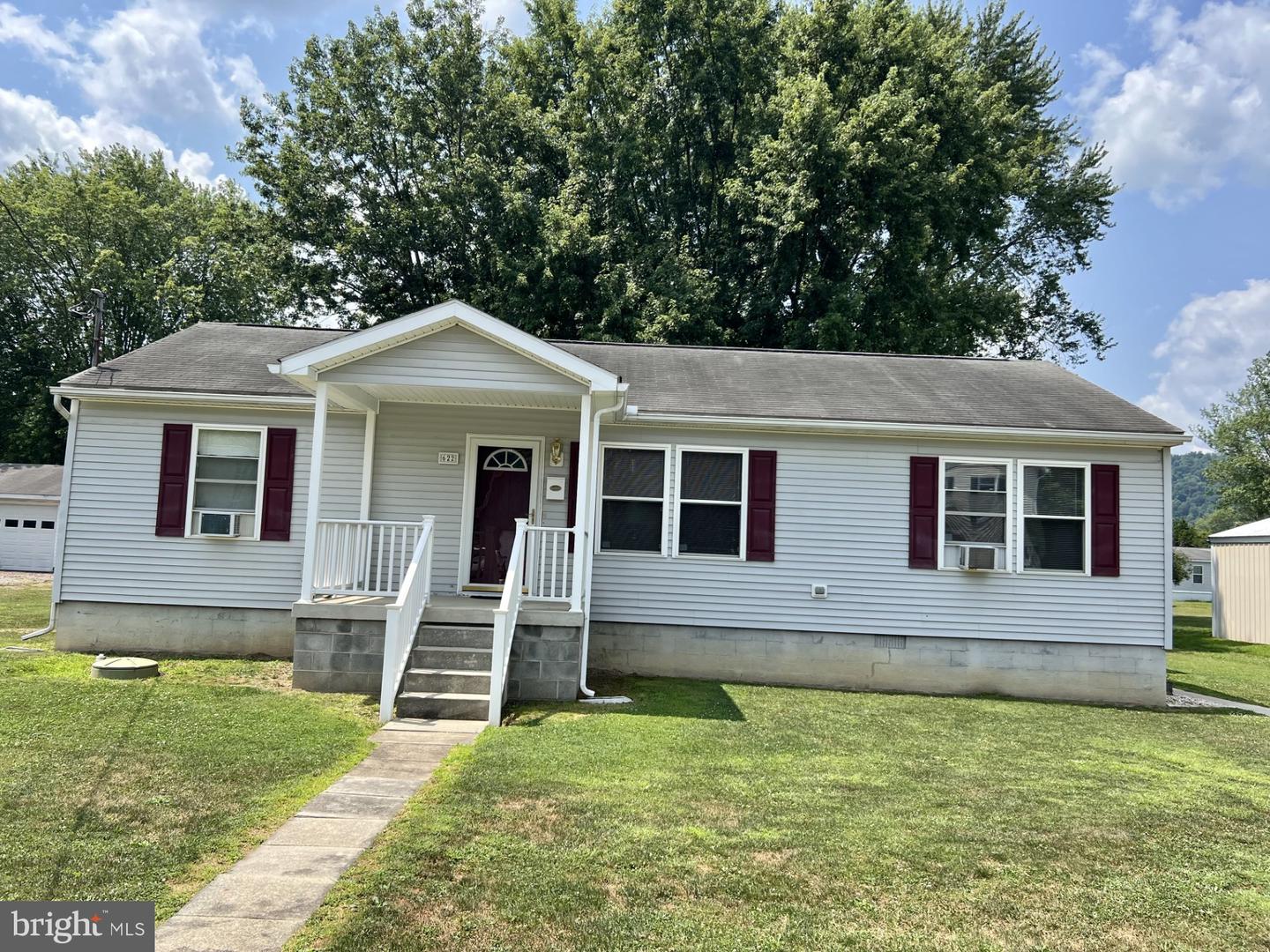 622 Dean St Property Photo