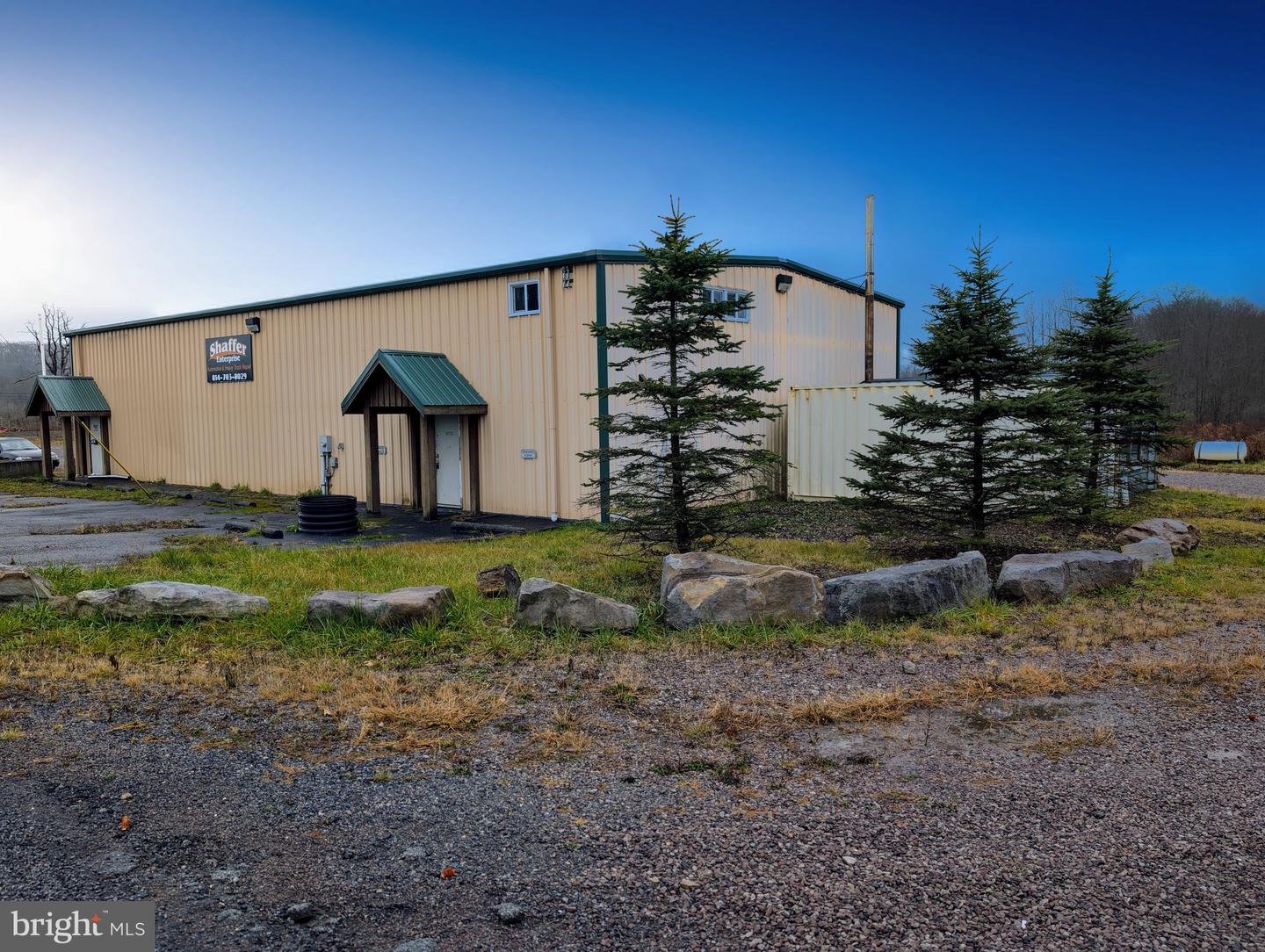 907 Airesman Road Property Photo