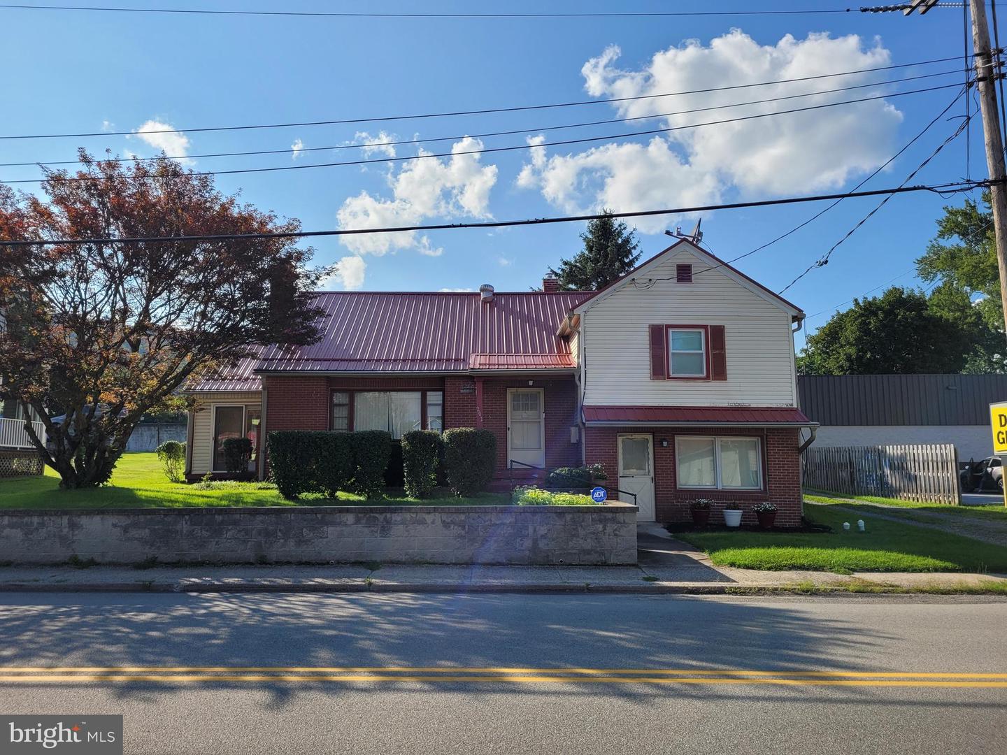 202 MAIN ST S