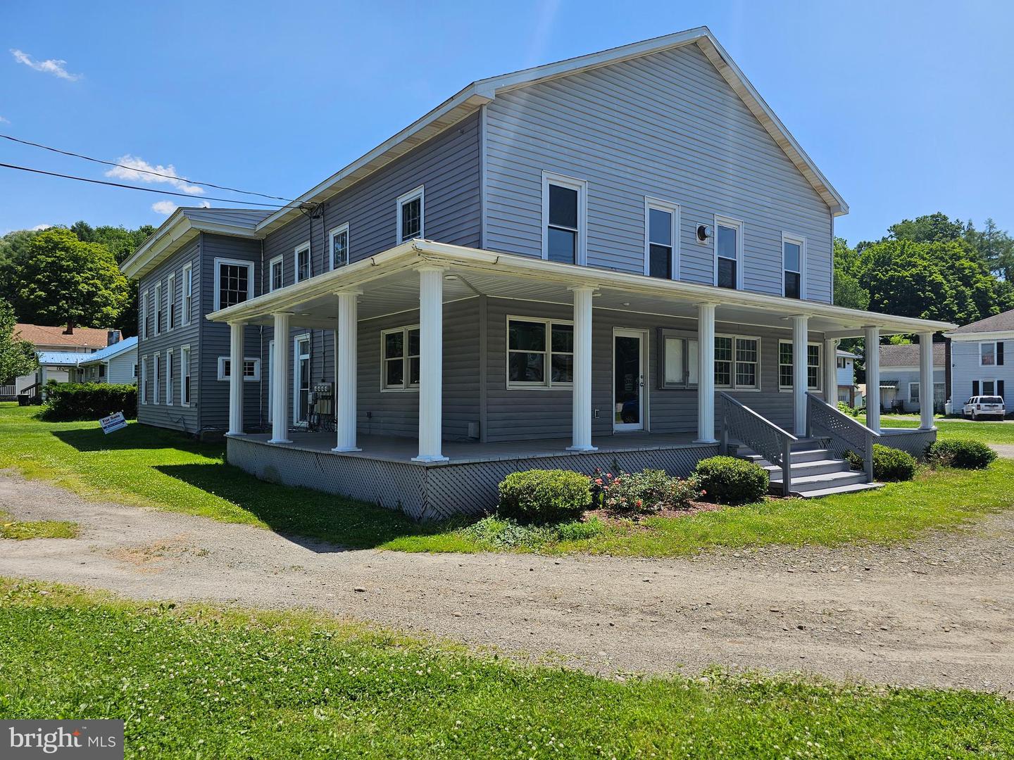 464 MAIN ST
