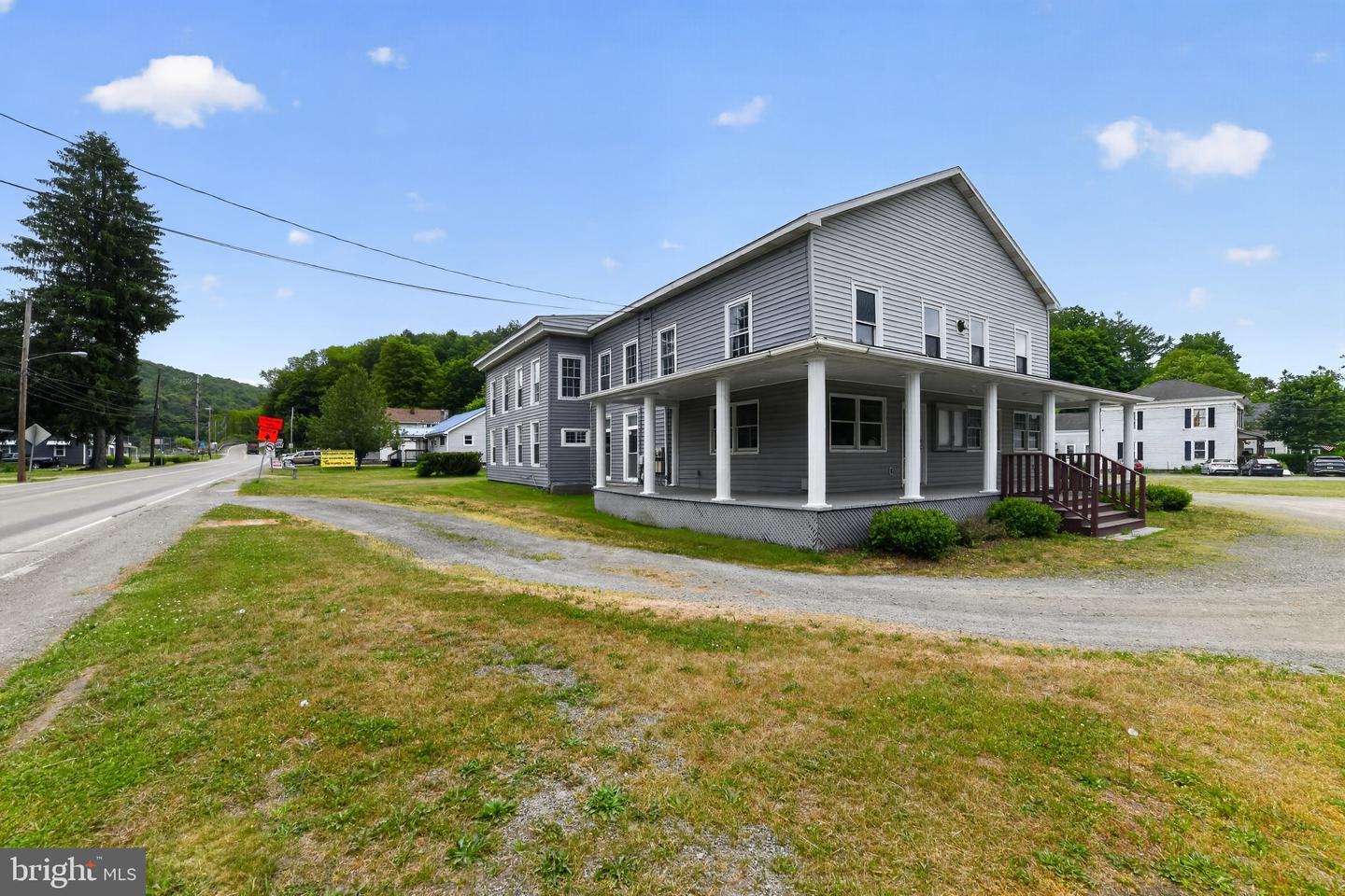 464 MAIN ST