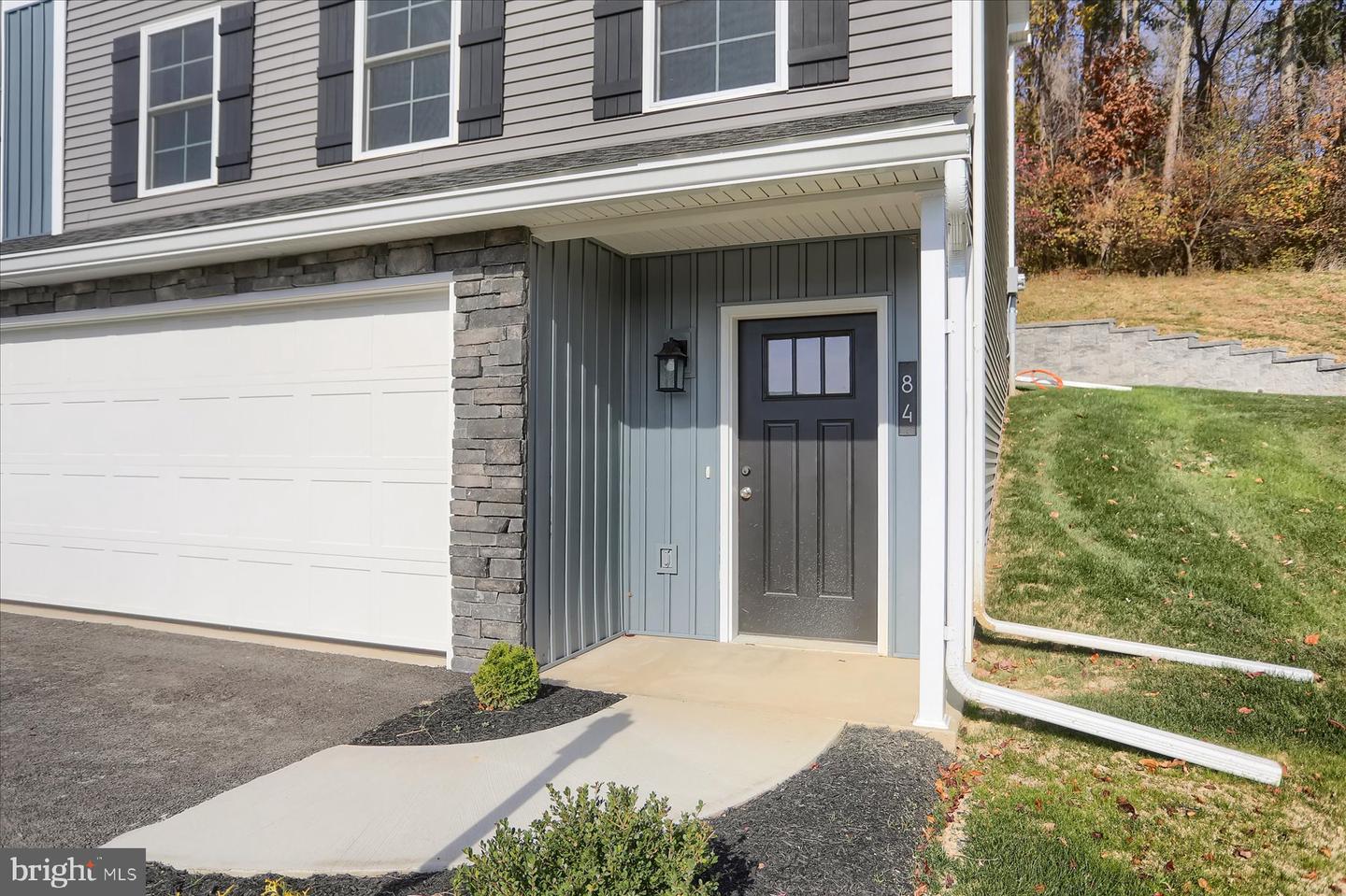 84 Limerick Ln Property Photo 2