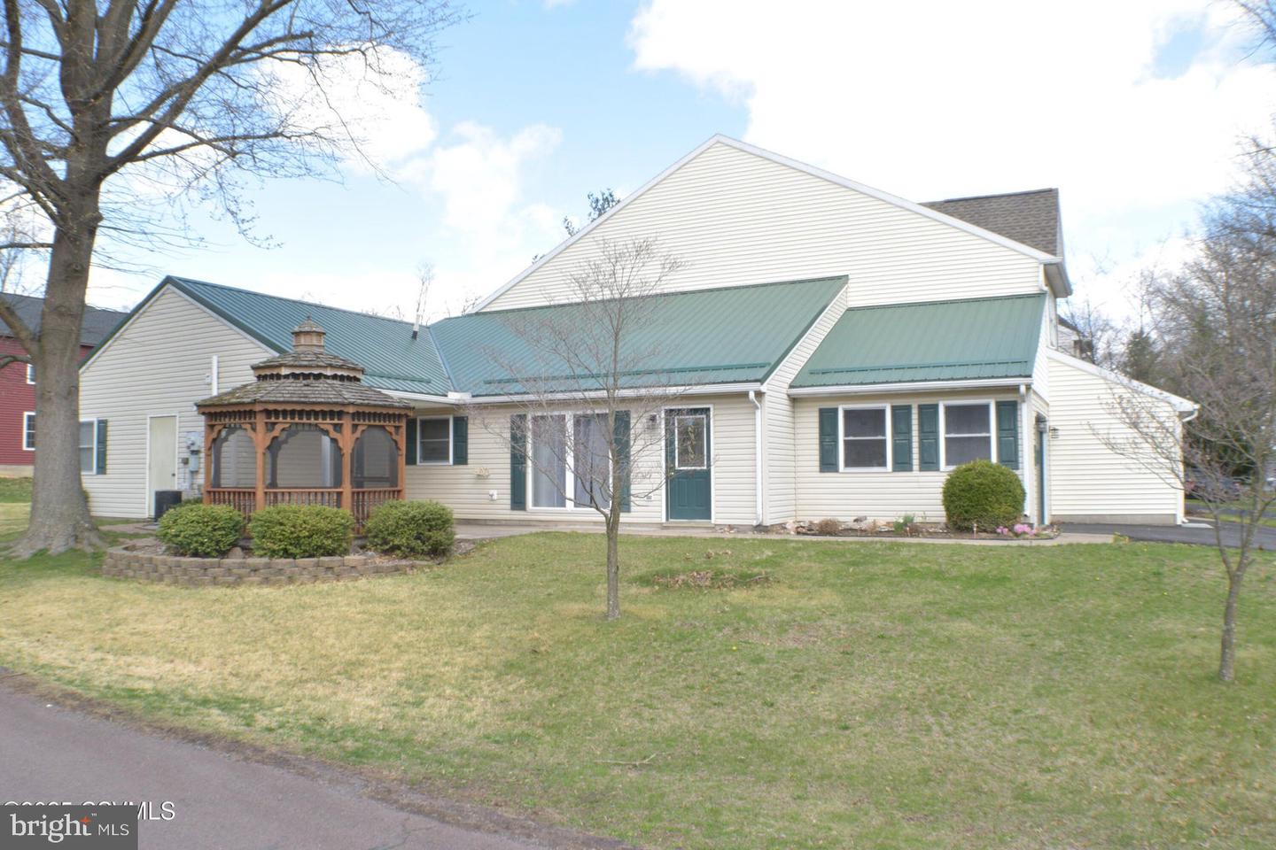 34 Banyan St Property Photo