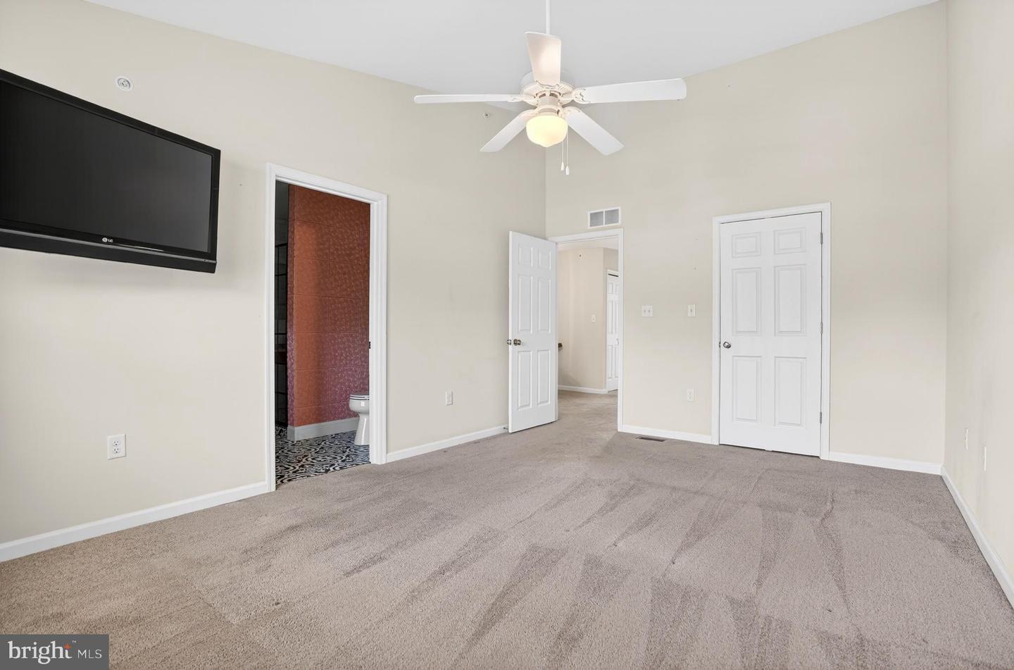 175 N Oakwood Property Photo 30