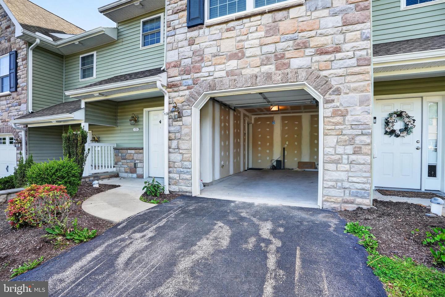 175 N Oakwood Property Photo 44