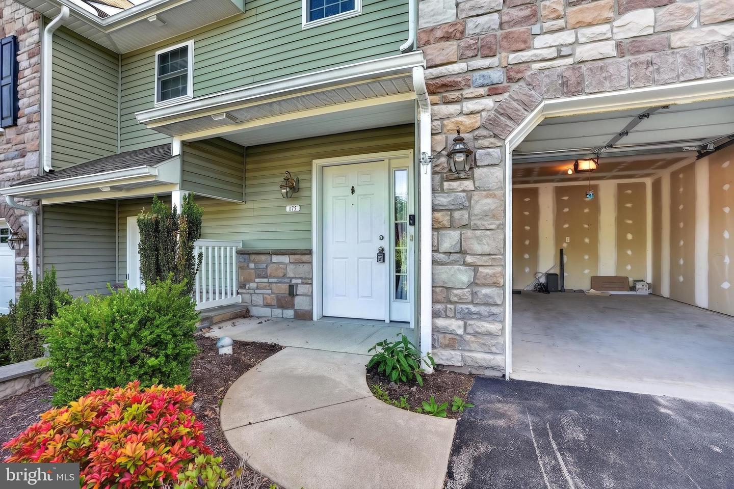 175 N Oakwood Property Photo 45