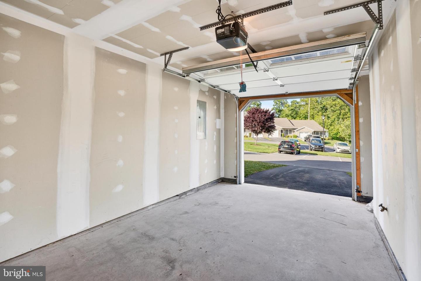 175 N Oakwood Property Photo 46