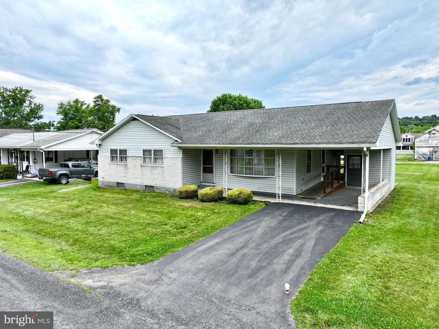 124 Vine St Property Photo 1