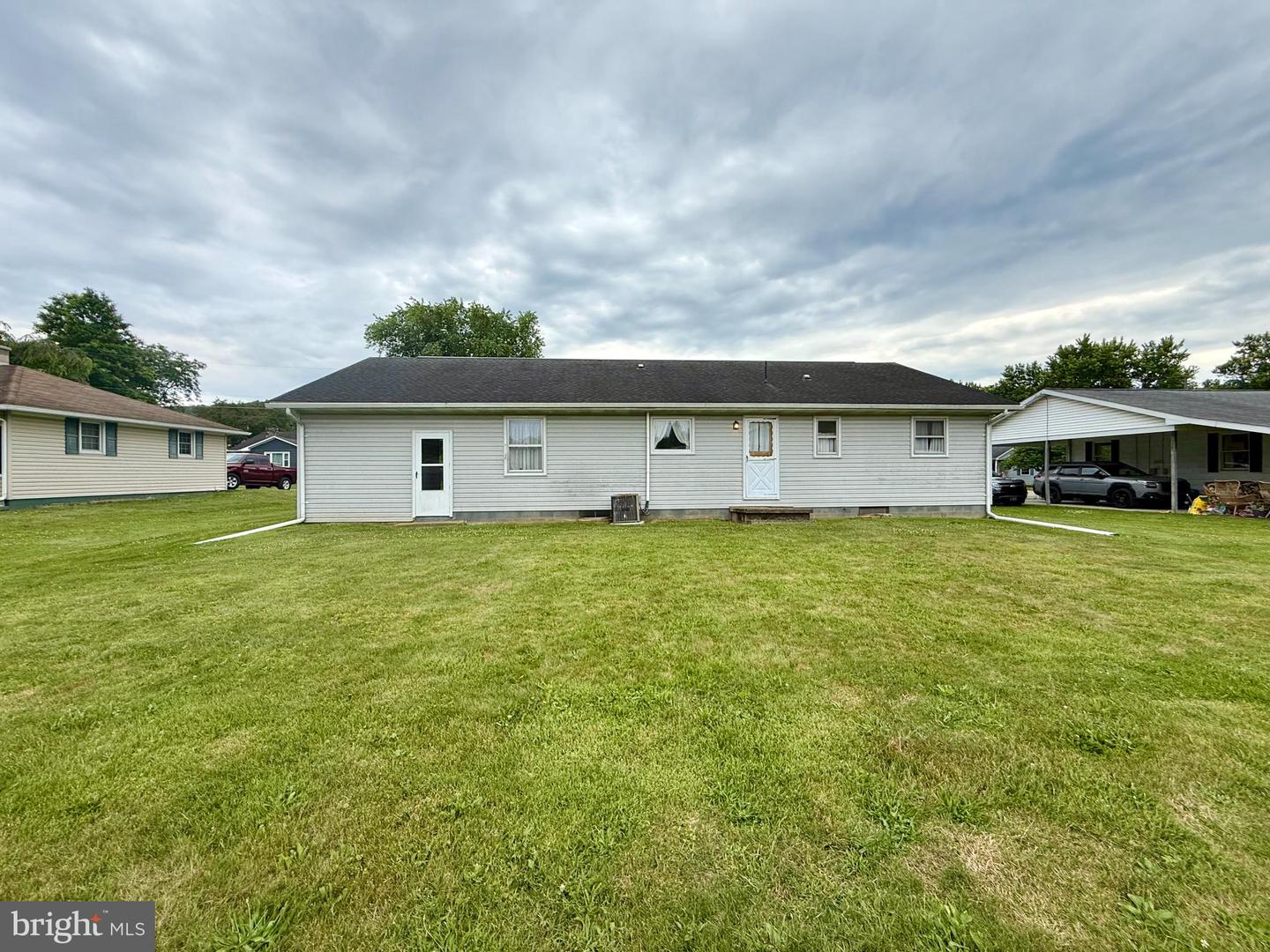 124 Vine St Property Photo 7