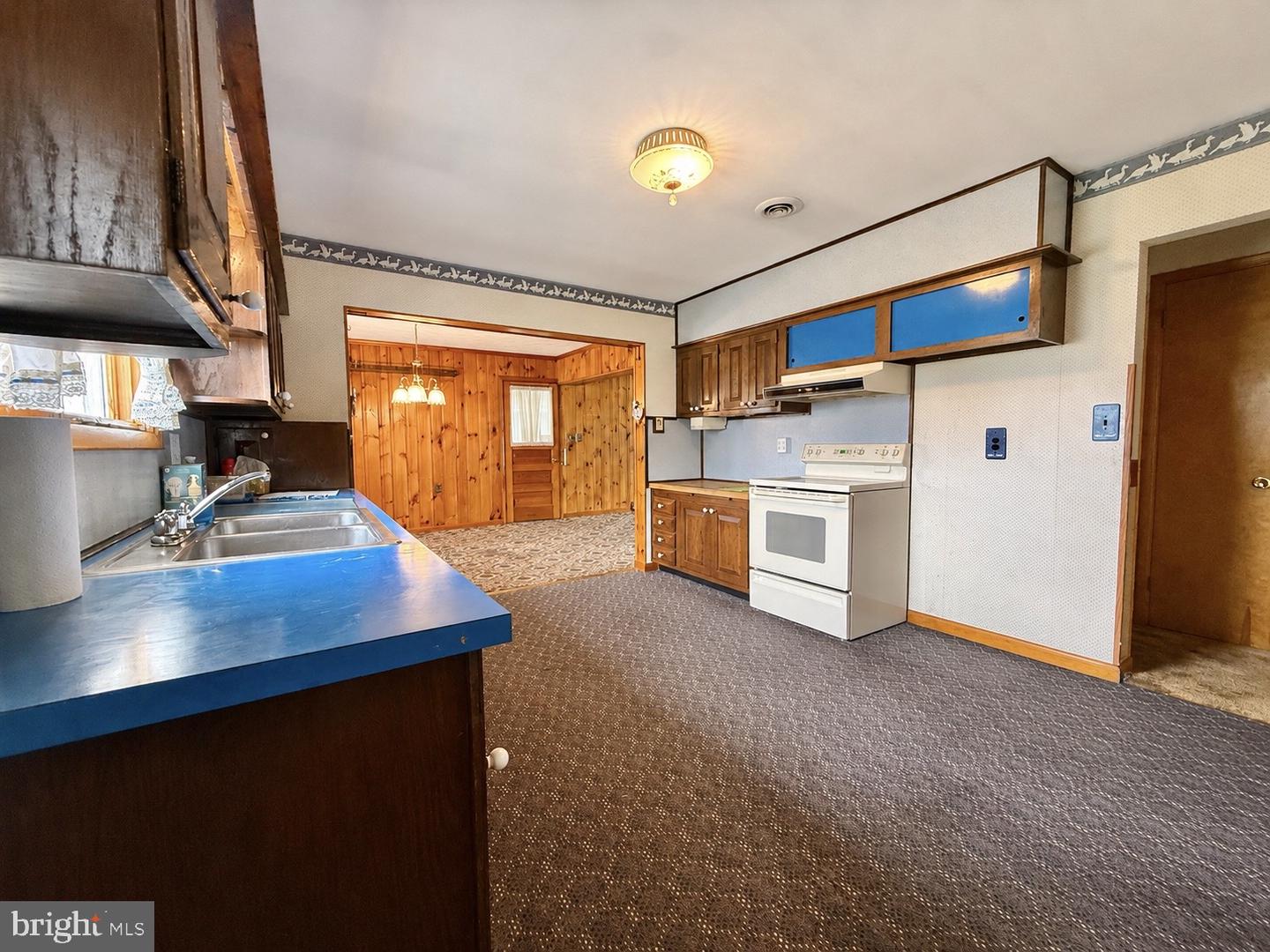 124 Vine St Property Photo 13