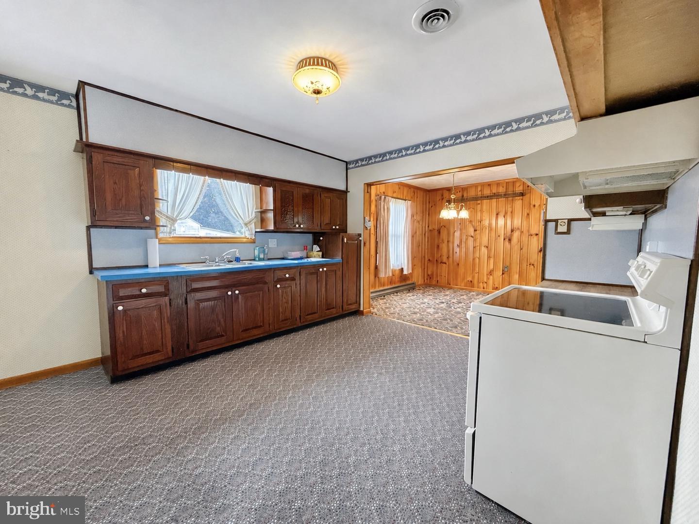 124 Vine St Property Photo 14