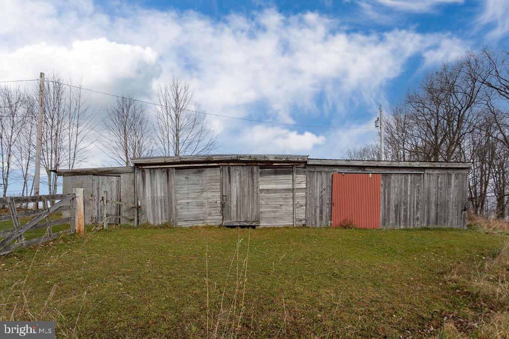 585 Fry Road Property Photo 9