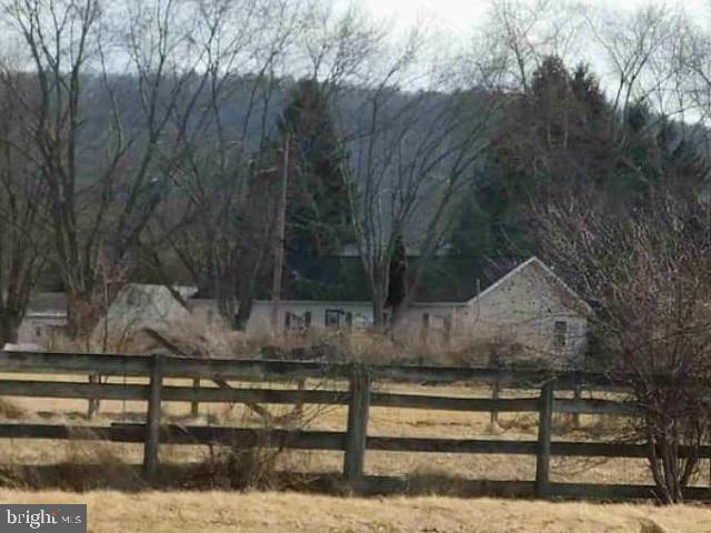 62 HILLVIEW LN