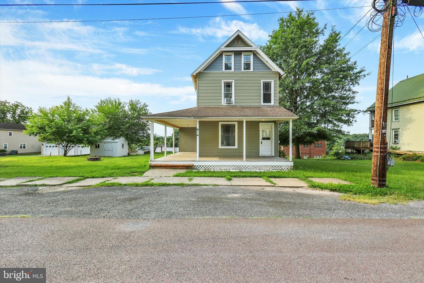 416 Highland Ave Property Photo 2