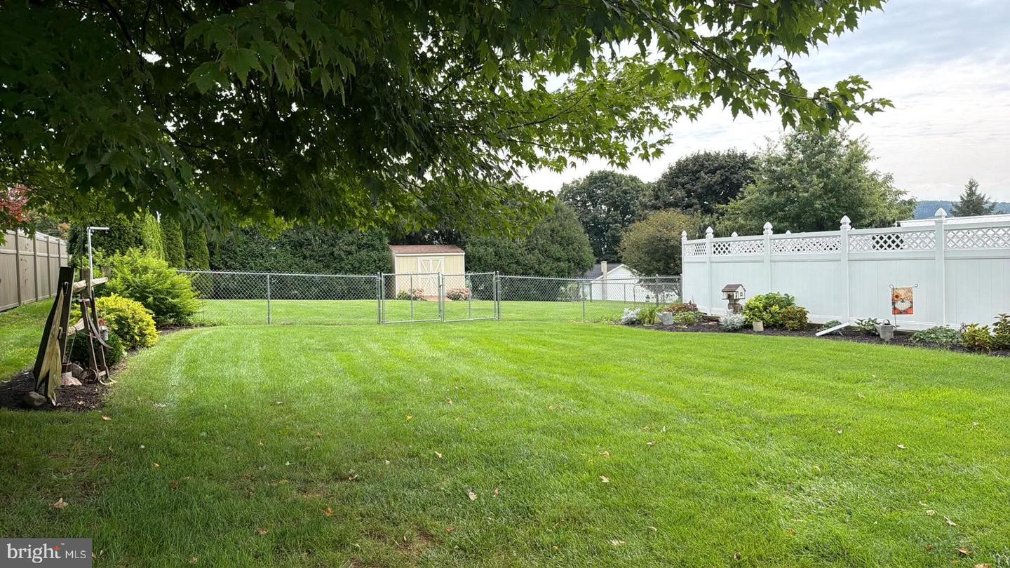 412 Plum St Property Photo 4