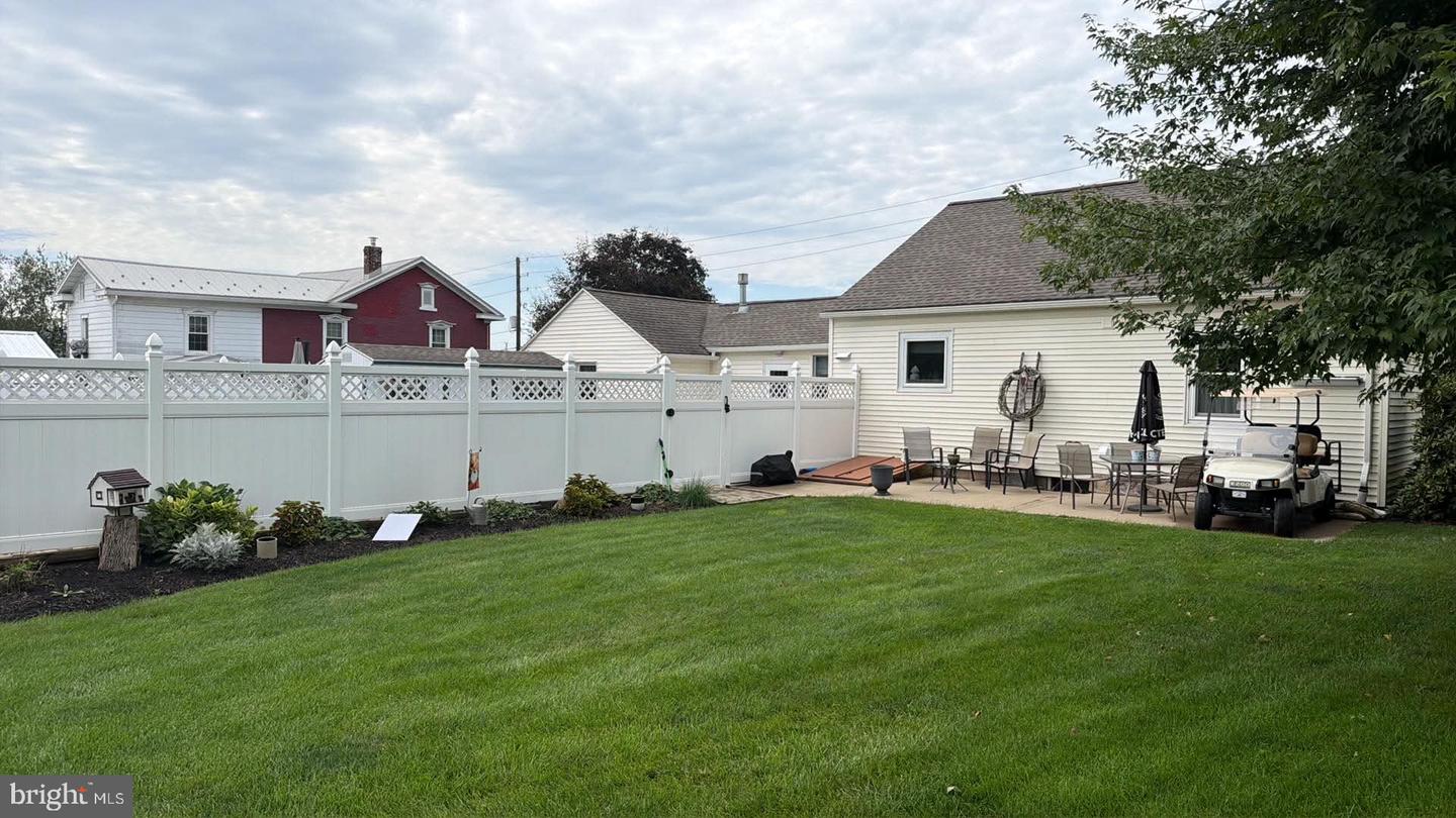 412 Plum St Property Photo 6