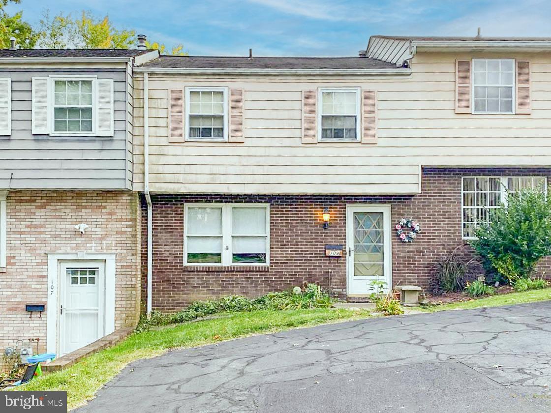109 Old Meadow Rd Property Photo 1