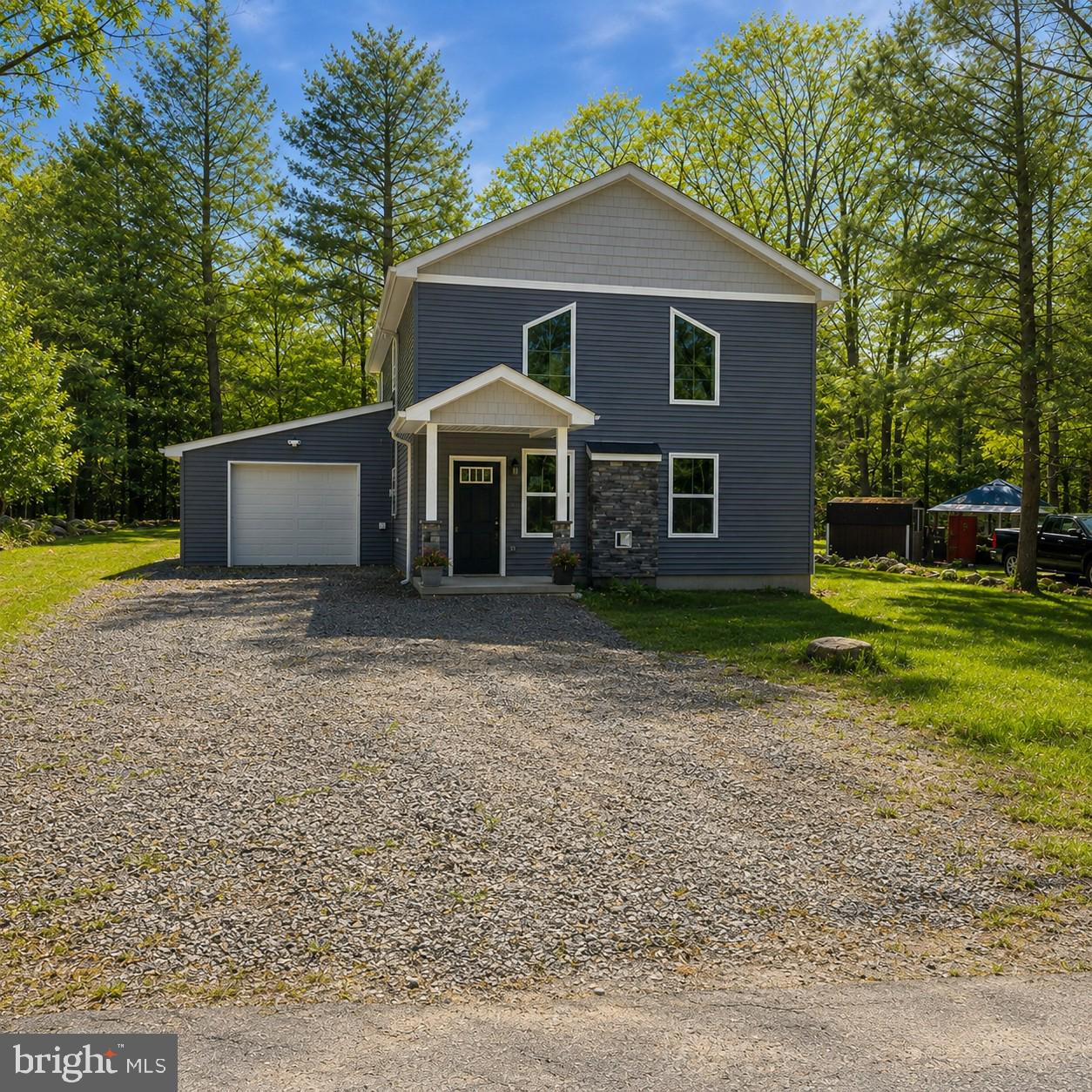 1073 WESTSIDE DR Property Photo 1