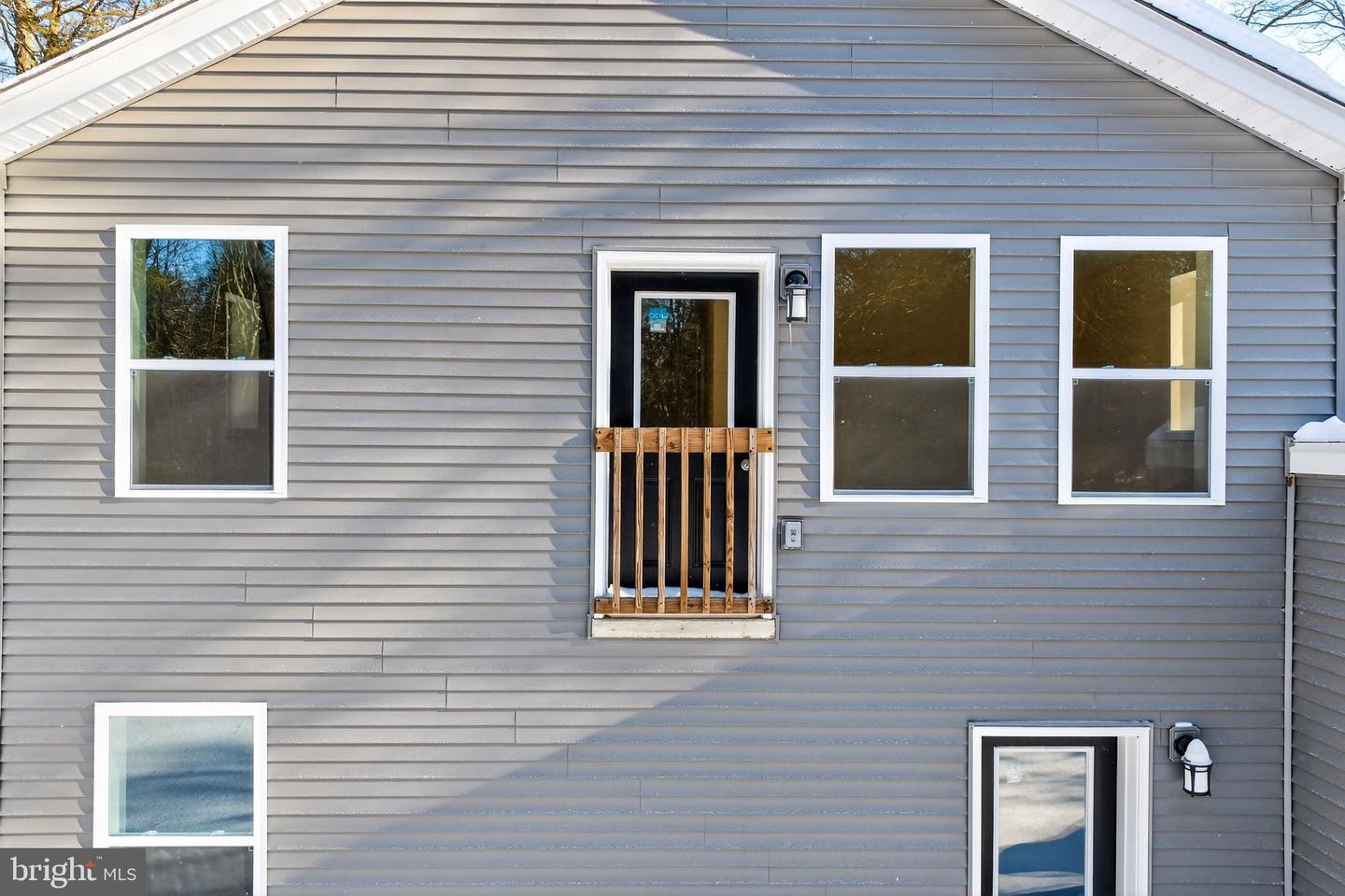 1073 Westside Dr Property Photo 15