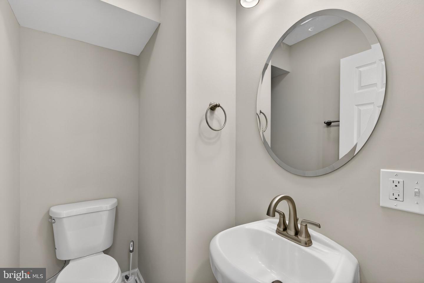 1073 Westside Dr Property Photo 56