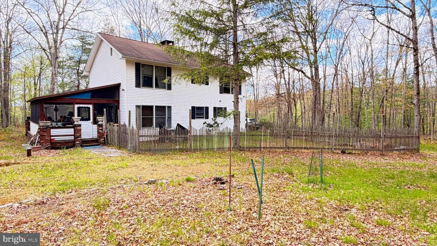 121 Ledgewood Dr Property Photo 3