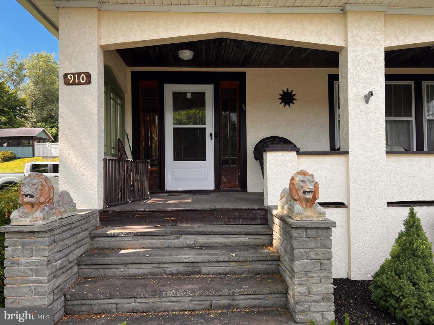 910 Maple Ave Property Photo 4