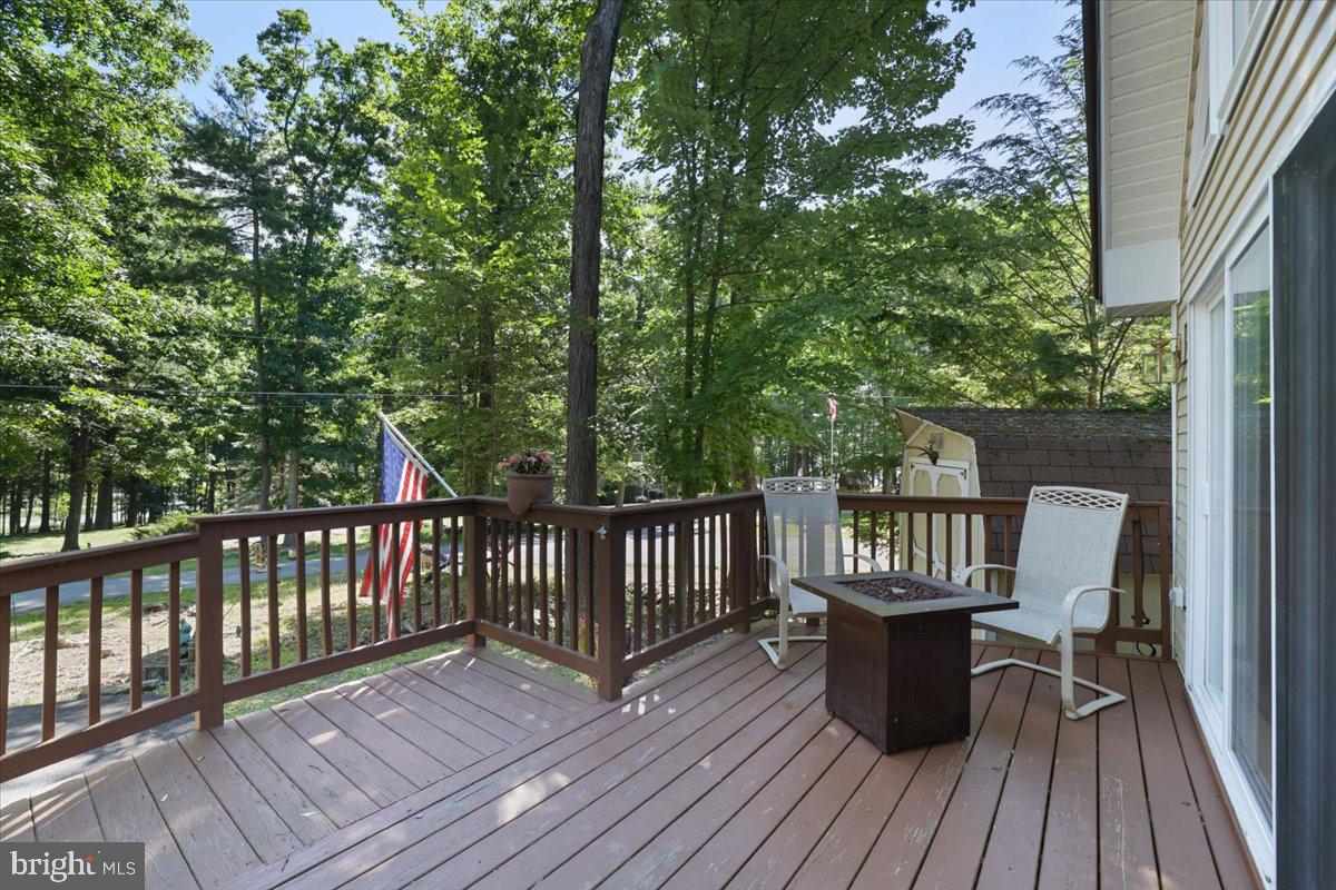 6 Lakeside Dr Property Photo 2