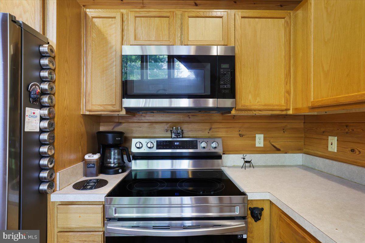 6 Lakeside Dr Property Photo 7