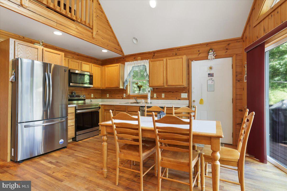 6 Lakeside Dr Property Photo 8
