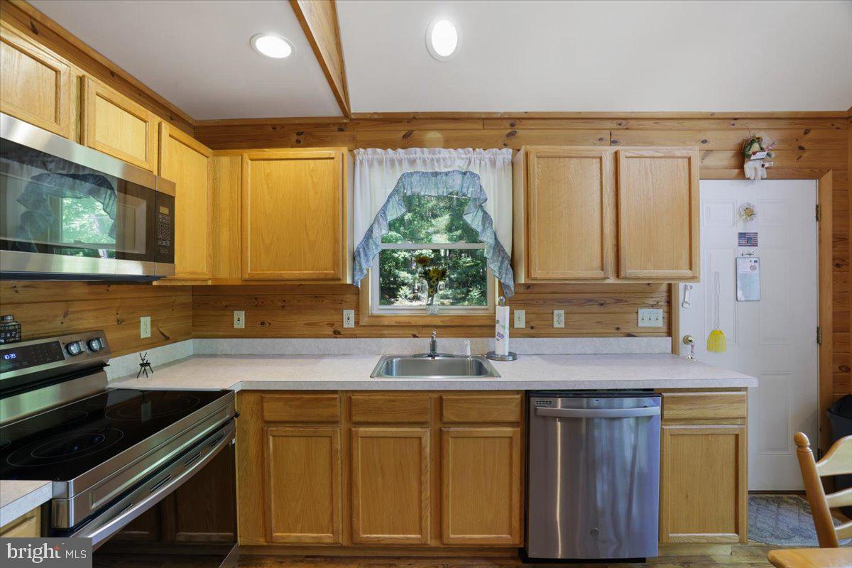 6 Lakeside Dr Property Photo 9