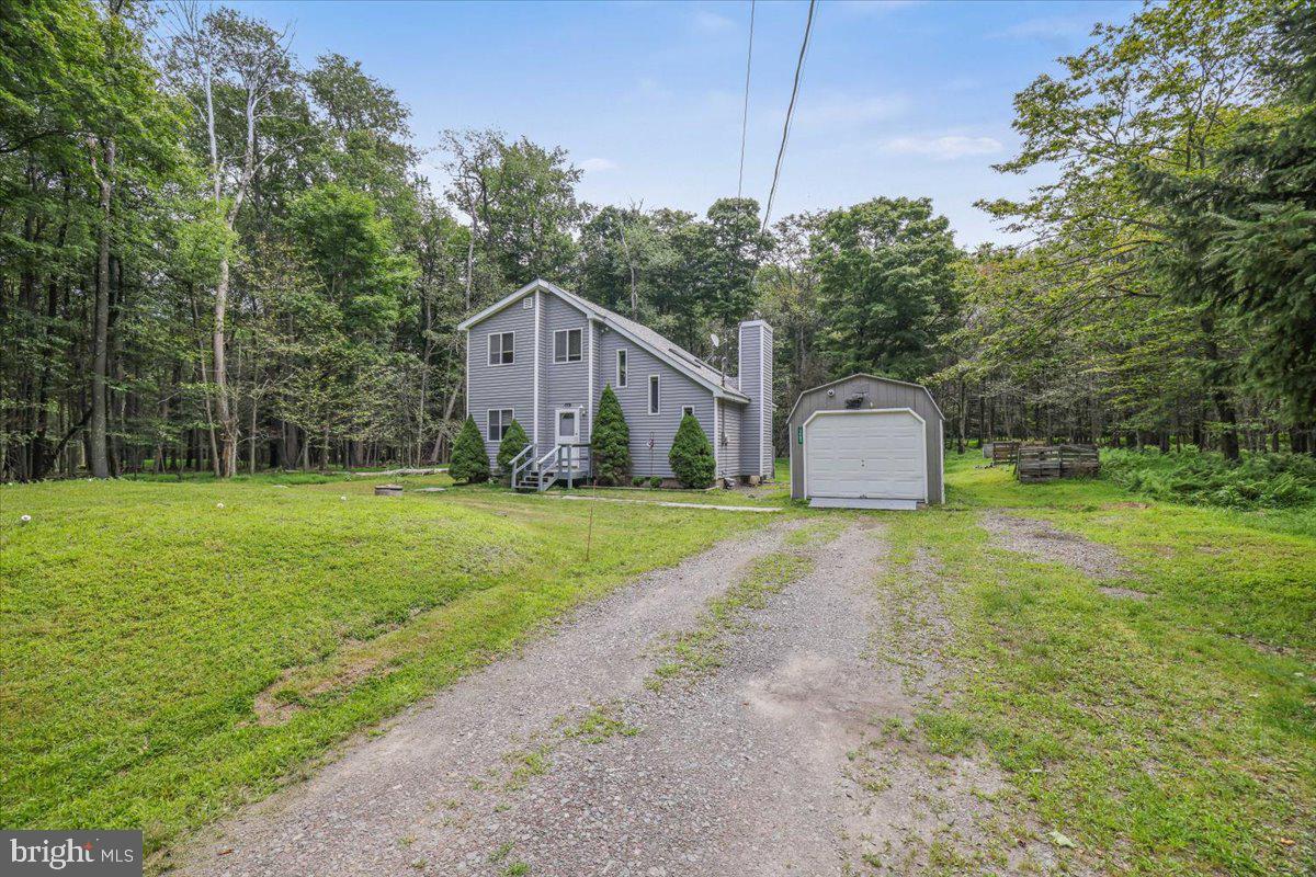 1065 Breezewood Dr Property Photo 3